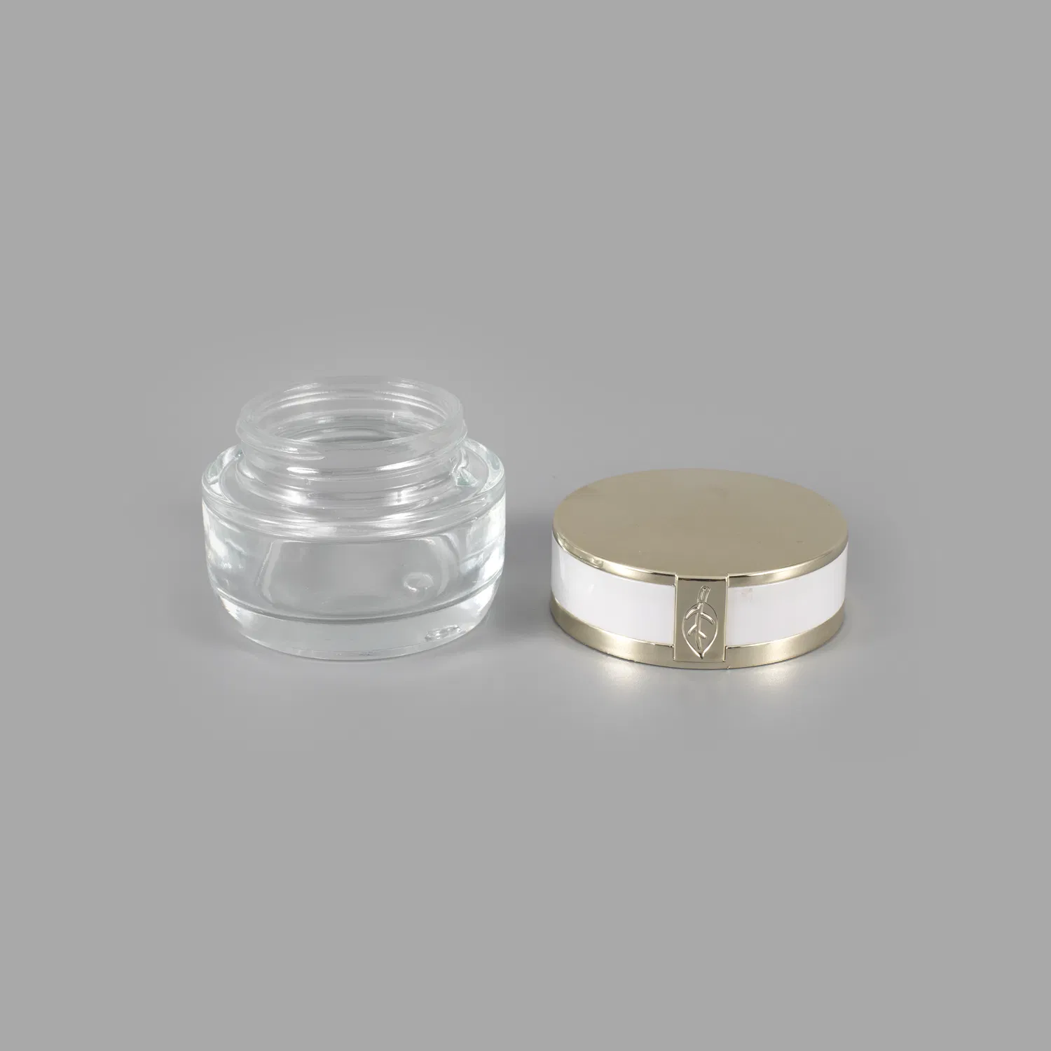 Großhandel benutzerdefinierte 15 ml 20 ml 30 ml 40 ml leere quadratische kosmetische mattierte Flüssiggrundierungsbehälter-Glasflasche mit Pumpe