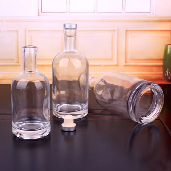 Weinflasche aus transparentem, mattschwarzem Glas in allen Größen, 200 ml, 375 ml, 500 ml, 750 ml, mit Stopfen bestückt